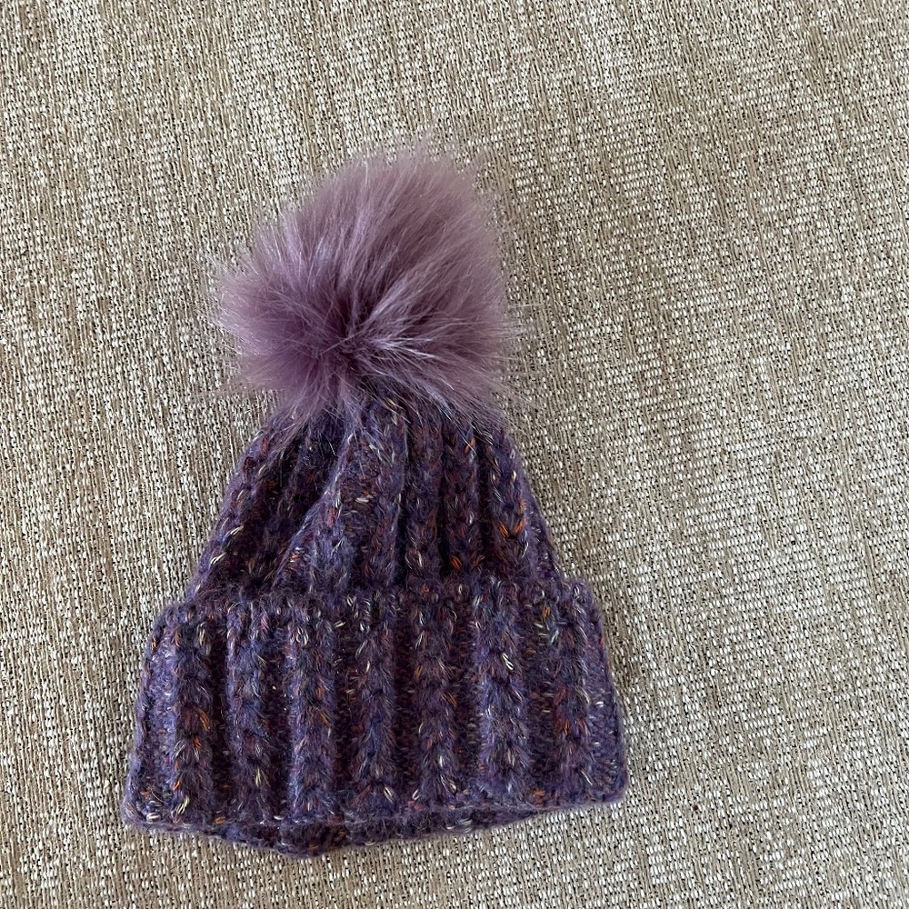 Norla Pom Hat NWOT